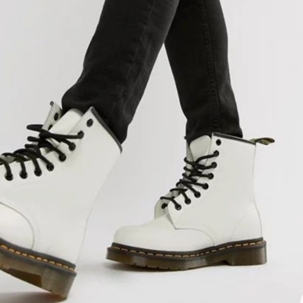 Dr Martens Zavala 8 Eyelet Combat Boots New